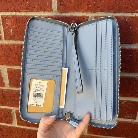 Michael Kors wallet - Picture 8 of 10